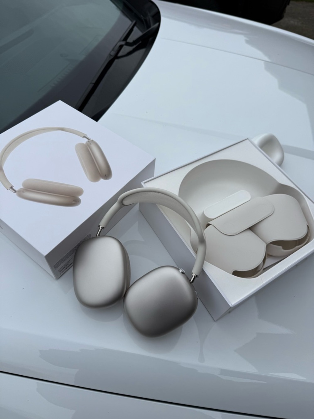 Apple AirPods Max - Starlight Over-Ear Headphones